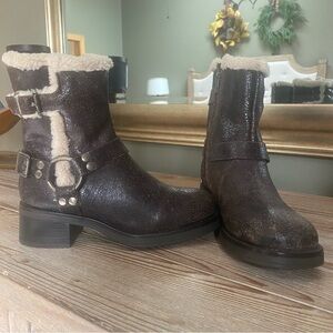 *NWOB* Kenneth Cole Reaction Textured Brown Ankle Boots